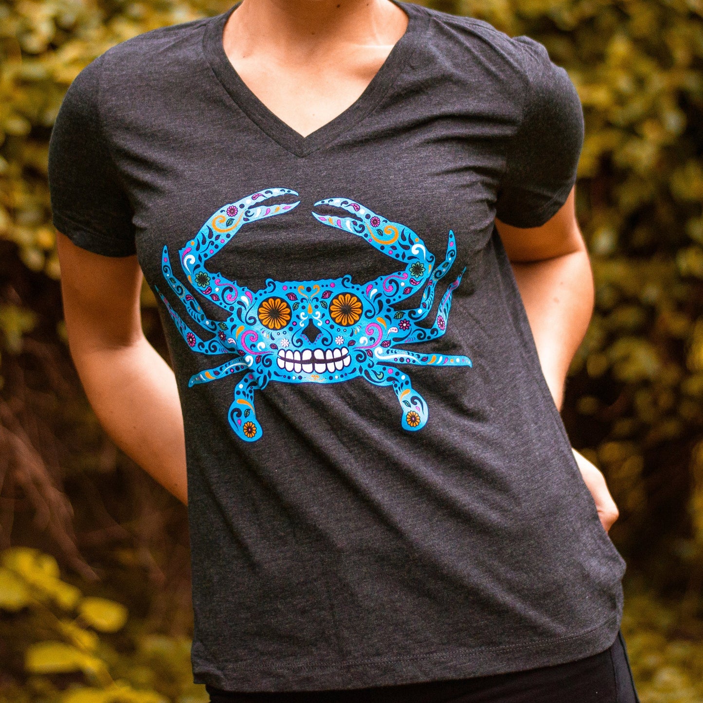 Sugar Skull Crab (Charcoal Black) / Ladies V-Neck Shirt - Route One Apparel