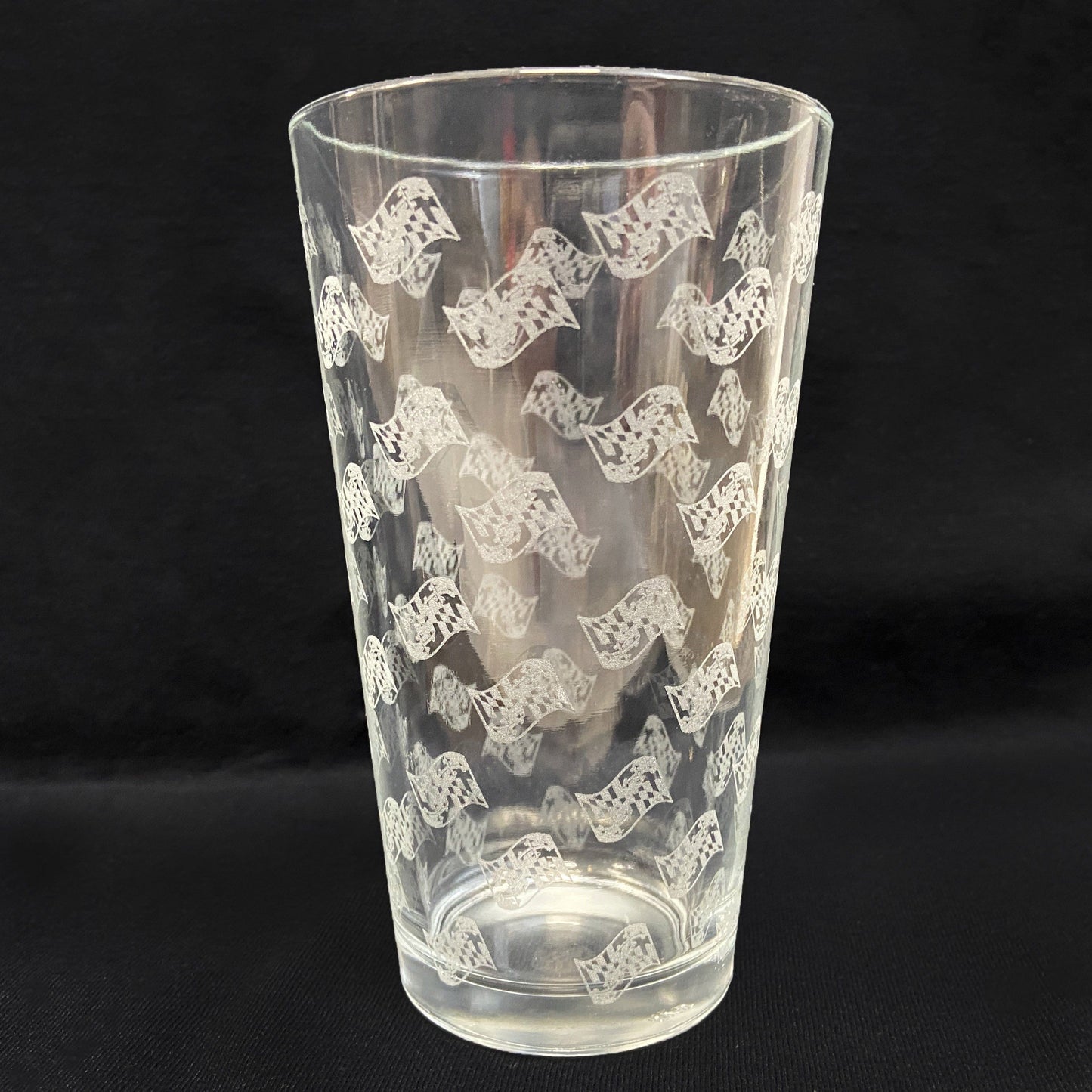 Waving Maryland Flag Pattern (Etched) / Pint Glass - Route One Apparel